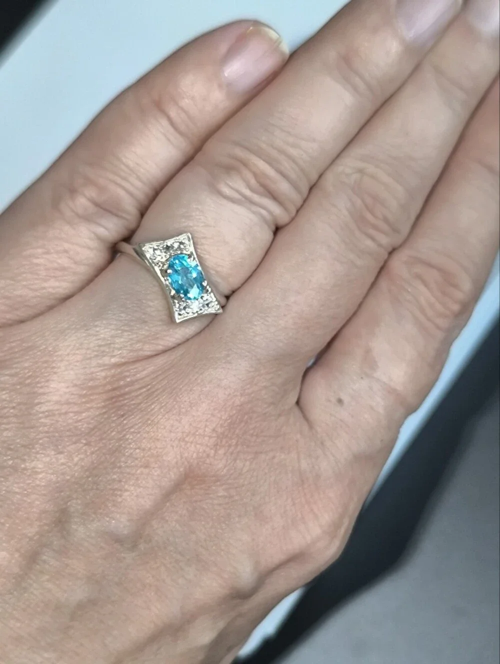 Neon Blue NATURAL Paraiba Color Apatit White Sapphires In Sterling Silver Ring